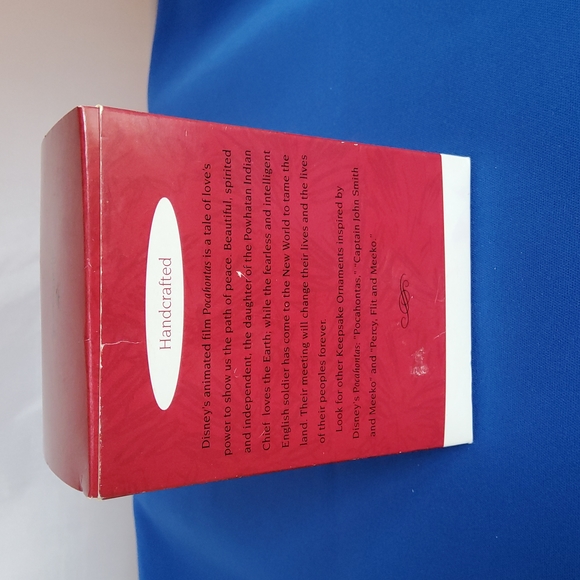 Hallmark Pocahontas and Captain John Smith collectible ornament - Picture 4 of 5